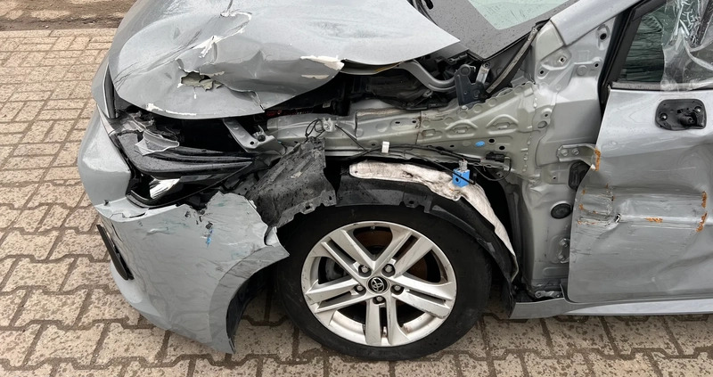 Toyota Corolla cena 37900 przebieg: 76000, rok produkcji 2020 z Chodzież małe 172